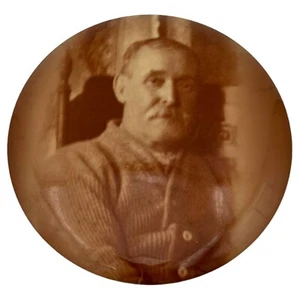 Antique 1920s Columbia Medallion Studios MEDALLION PORTRAIT Grandpa Gentleman - Picture 1 of 11