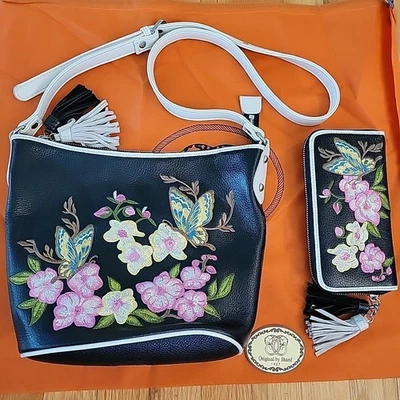 Bolso de mano de cuero Sharif con flores bordadas y mariposas cartera bolsa para el polvo Foto 1 de 4