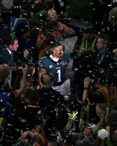 Jalen Hurts Philadelphia Eagles Unsigned 8x10 Glossy Photo Fast Shipping - Picture 1 of 1