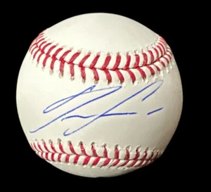 Béisbol OML firmado por Ronald Acuña Jr. Atlanta Braves con vitrina (Beckett) - Imagen 1 de 4