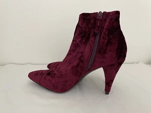 Alice + Olivia Crushed Velvet Pointed Toe Boots Leather Sole Burgundy Size 7 - Picture 1 of 7