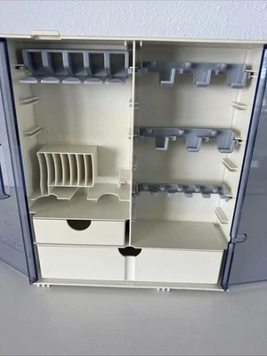 Caja de almacenamiento de accesorios para máquina de coser Bernina para pies y bobinas Foto 1 de 3