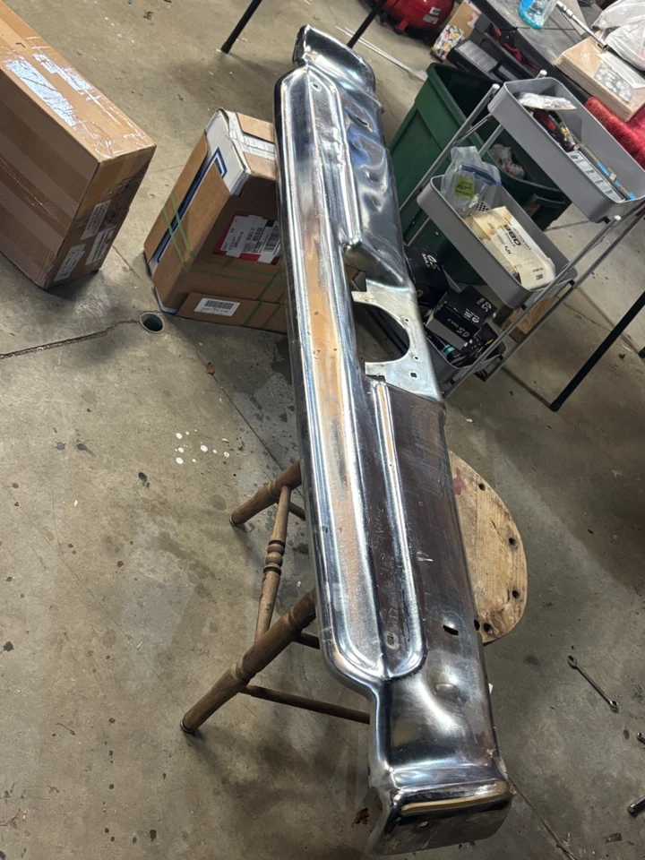 Pontiac Catalina 1969 núcleo de parachoques trasero Foto 1 de 4