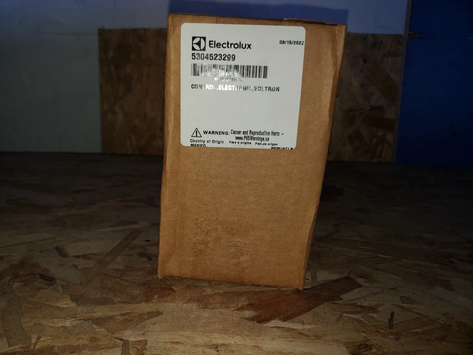 5304523299 OEM Frigidaire Refrigerator Control Board New - Image 1 of 1