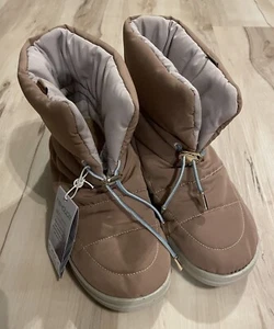 Hey Dude Margot Öko-Bootie Größe 10 gesteppt antikrosa Fußgewölbestütze Slipper - Bild 1 von 10