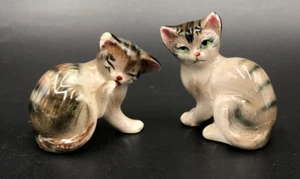 Vintage Keramik ZWEI GRAUE TABBY KATZEN Japan MCM 1,5" Mid-Century Modern DEFEKT - Bild 1 von 5