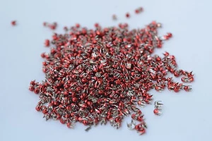 1000x rote Ziernieten Niete Krallennieten, Ø2.4 mm, diamantschnitt - runde Form - Picture 1 of 4
