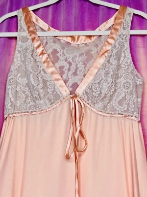 Lucie Ann Camisón Vestido sin Mangas Melocotón Encaje Sedoso 34 SM 1950s Barrido Satén De Colección Foto 1 de 4