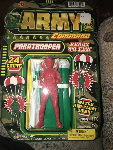 NEW ARMY COMMAND PARATROOPER TOY w/ 24" parachute Jaru skydiving figure Cover