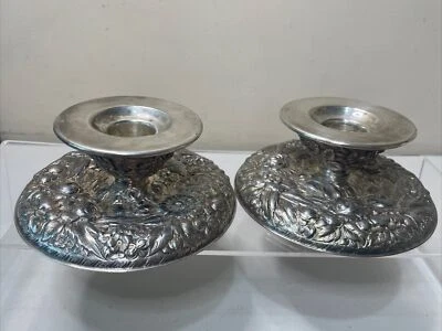 Candelabros antiguos Barbour plateados repousse florales 1920 imperfectos Foto 1 de 4