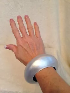 Bracciale conico ALEXIS BITTAR BIANCO ARGENTO LUCITE BUBBLE, CUPOLA, ENORME!!! - Foto 1 di 11
