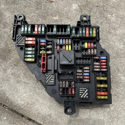 Caja de fusibles trasera BMW F01 F02 750i 750li 2011-2015 distribución de energía 9264924-01 OEM Foto 1 de 4
