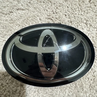 2020 2021 2022 2023 2024 Toyota RAV4 Highlander Front Grille Emblem OEM - Image 1 of 4