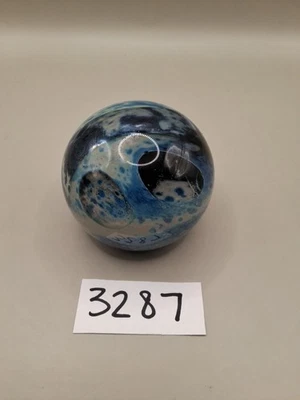 Pisapapeles Robert Eickholt firmado de colección planeta multicolor en una burbuja  Foto 1 de 4