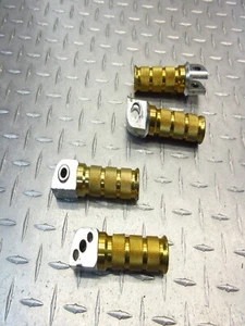 Triumph Daytona 955i 2002 02-06 mercado de accesorios estriberas conductor pasajero dorado - Imagen 1 de 12