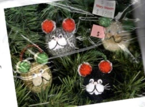 NIP MARY MAXIM CHRISTMAS KITTY ORNAMENTS CROCHET KIT MAKES 12 - Picture 1 of 3