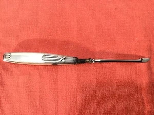 Ancien outil de manucure, repousseur de cuticules décoré de joncs rubanés - Picture 1 of 5