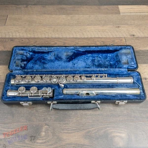 Used Armstrong 104 Flute-Closed Hole-Not Working, For Repair or Parts-Hard Case - Picture 1 of 11