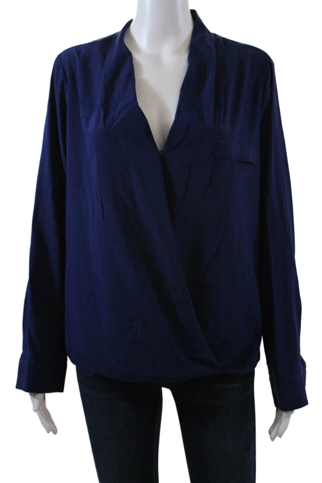 Blusa asimétrica Drew para mujer de seda manga larga cuello en V azul marino talla mediana Foto 1 de 4