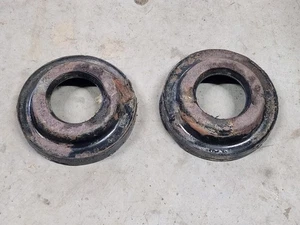 82-92 Camaro Trans Am REAR RUBBER COIL SPRING INSULATOR 89 tpi T5 rest pad OEM - Bild 1 von 2
