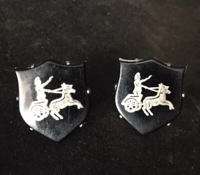 Gemelos vintage SWANK SHIELD GLADIADOR CABALLO Y CARRO Foto 1 de 4