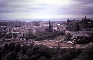 Orig Dia, Vintage Ansicht von Edinburgh, Schottland vom Schloss, Bahnhof - Bild 1 von 1