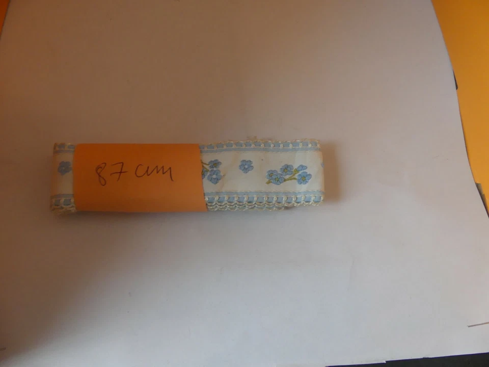 RUBAN BLANC ET BLEU VINTAGE LARGEUR 3 CM X 87 CM - Photo 1/1