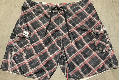 PANTALONES CORTOS DE TABLA A CUADROS Y2K QUIKSILVER VINTAGE (TALLA 40 PARA HOMBRE) A CUADROS NEGRO ROJO GRIS Foto 1 de 4