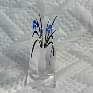Cut And Reverse Painted Glass Obelisk Flowers In Vase - Picture 1 of 20