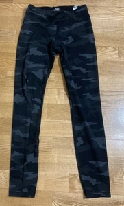 Girl's Athleta Black Camo Athletic Leggings Size 12 GUC - Picture 1 of 3