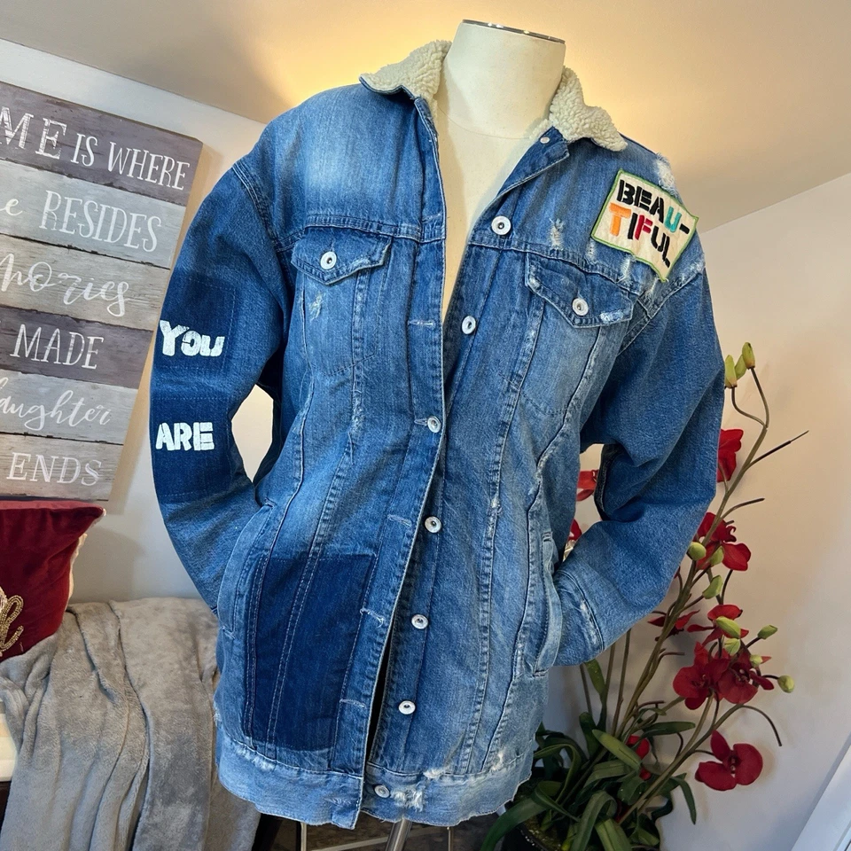 Jaqueta jeans ZARA Trafaluc denimear streetwear com forro Sherpa tamanho pequeno - Imagem 1 de 4