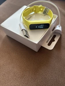 Samsung Galaxy FIT E Yellow Smart Watch SM-R375 - Picture 1 of 5