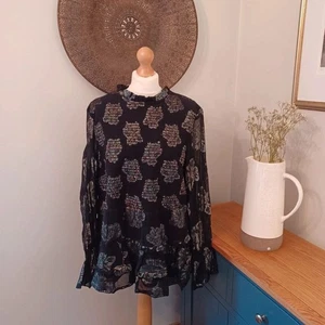 Blusa Simply Be Negra Arco Iris Metálica Se Ajusta a 18 Cuello Alto Fruncida en Niveles Transparente - Imagen 1 de 13