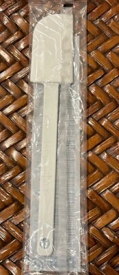 New  Pampered Chef CLASSIC SCRAPER Flat Wide Scraper + Spatula - Silicone #1650 - Image 1 of 4