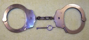 VINTAGE: Peerless Handcuffs - Model 848940, with Key and Carrying Case, VG+ - Picture 1 of 7
