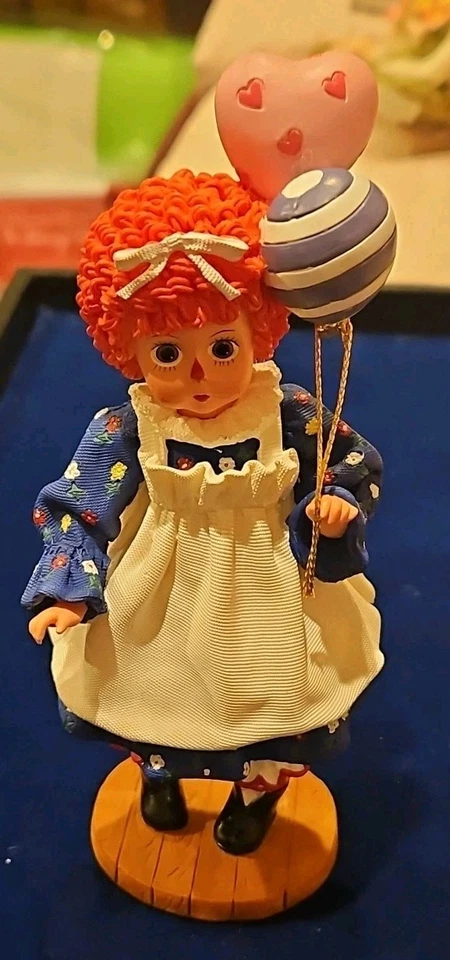 Figura Madame Alexander Vintage Mop Top Wendy Raggedy Ann sosteniendo globos Foto 1 de 4