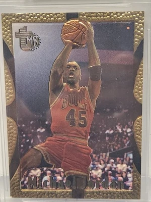1994-95 Topps Embossed - Michael Jordan #121 Golden Idol BGS 7 - Изображение 1 из 3