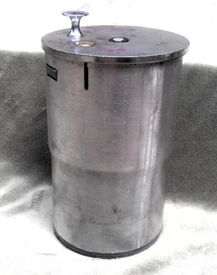 Caja fuerte vintage de pared/suelo Foto 1 de 4