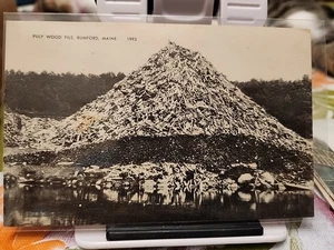Rumford ME Zellstoff Holzstapel Vintage Postkarte 1951Maine gestempelt Postkarte - Bild 1 von 3