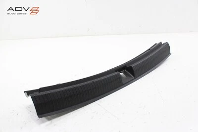 2018-2024 VOLKSWAGEN TIGUAN MALETERO PESTILLO BLOQUEO UMBRAL PLACA RASGUÑO MOLDURA CUBIERTA OEM Foto 1 de 4