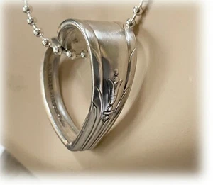 Collana catena maglia perline gioielli cucchiaio ciondolo cuore placcato argento vintage LYNNWOOD - Foto 1 di 4