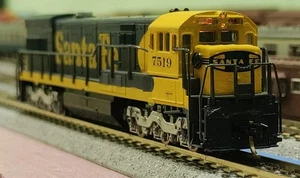 Kato N Scale 176-17D U30C ATSF Blue/Yellow. Rd.# 7519 - Picture 1 of 4