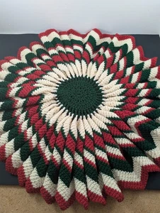 Vintage Hand Crocheted Doily Large Ruffled Christmas Centerpiece 25" - Picture 1 of 8