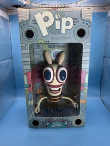 Pip + Norton Vinyl Spielfiguren Critterbox neu in offener Verpackung - nie entfernt - Bild 1 von 7