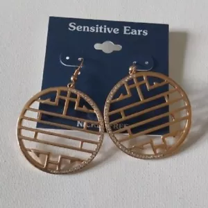 Pendientes Sensitive Ears 2.5" Tono Dorado Perforados Redondos DIAMANTES DE IMITACIÓN Gancho de Pez Nuevos sin Etiquetas - Imagen 1 de 1