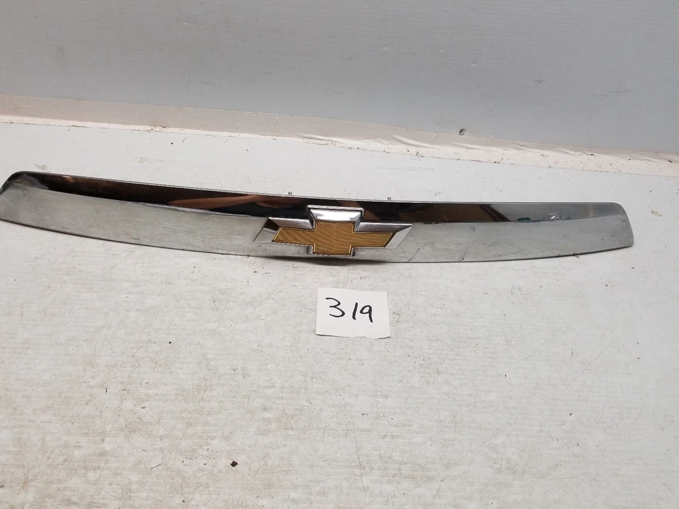 Chevy Equinox 2010-2016 10 11 12 13 14 15 16 Liftgate Lid Trim  Applique OEM Foto 1 de 4