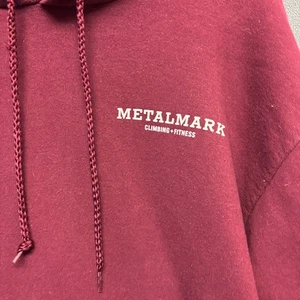 Sudadera con Capucha MetalMark Escalada Gimnasio Granate Hanes ComfortBlend Mediana Exterior Atleta - Imagen 1 de 7