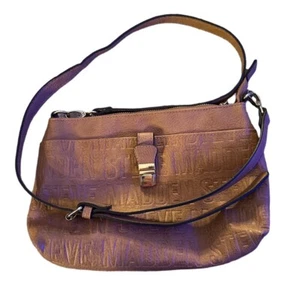 Bolso Bandolera Steve Madden Cuero Sintético Caramelo Logotipo Repujado Cremallera - Imagen 1 de 9