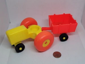 Vintage Fisher Price little people yellow farm tractor, red wagon - Picture 1 of 4