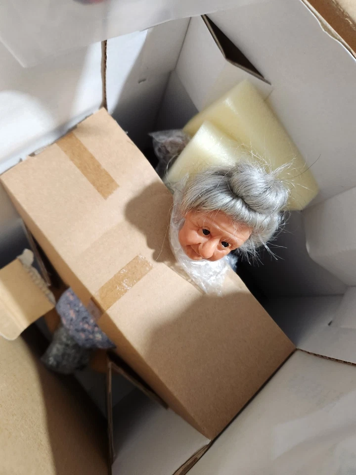 Richard Simmons 娜娜的家庭 Annie Wahl Clara 奶奶娃娃 摇椅 全新带盒 — 第 1/4 张图片